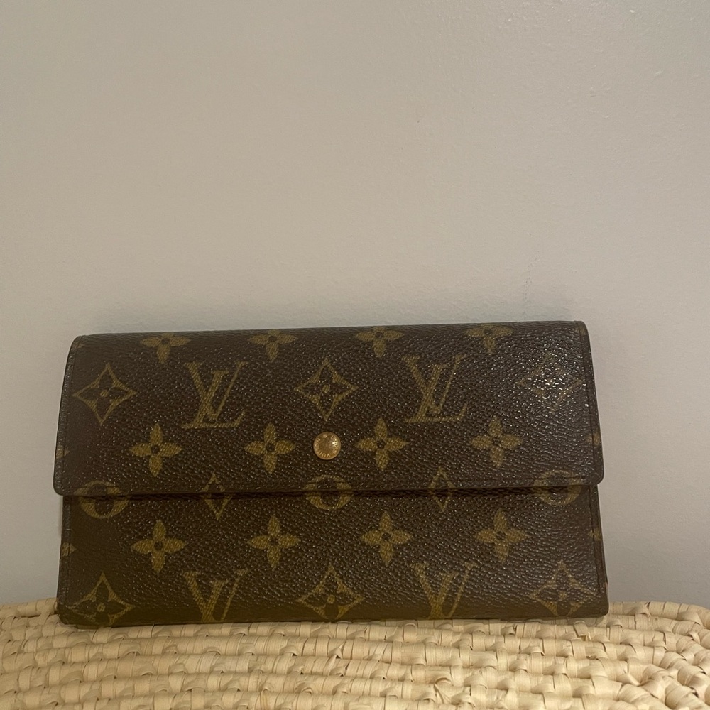 Louis Vuitton wallet EUC